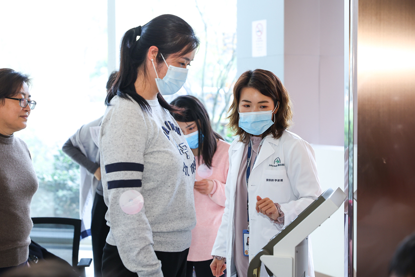 Jiahui Women's Day Event Welcomes Patients