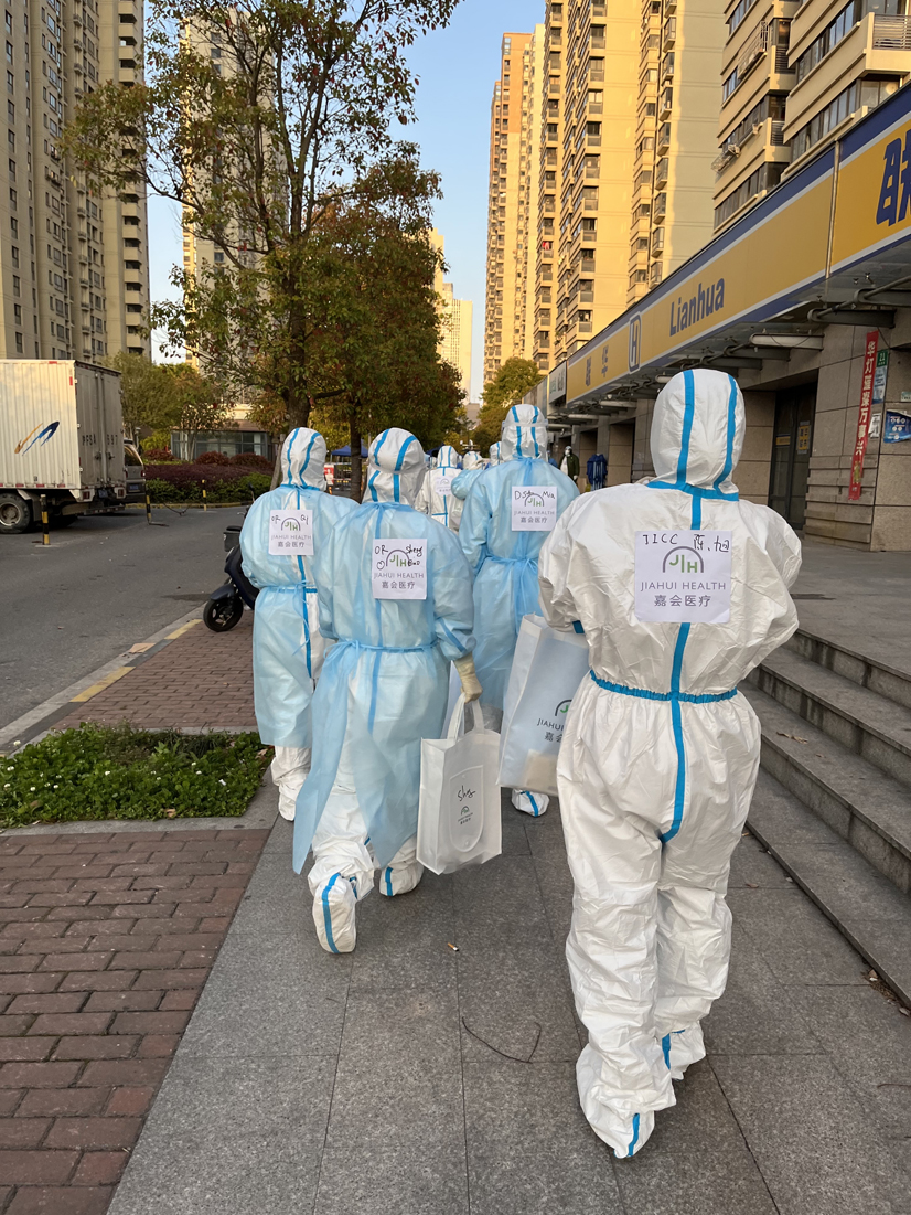 嘉会医疗支援社区抗疫第一线,日均完成近3万份核酸采样