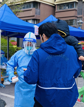 嘉会医疗支援社区抗疫第一线,日均完成近3万份核酸采样